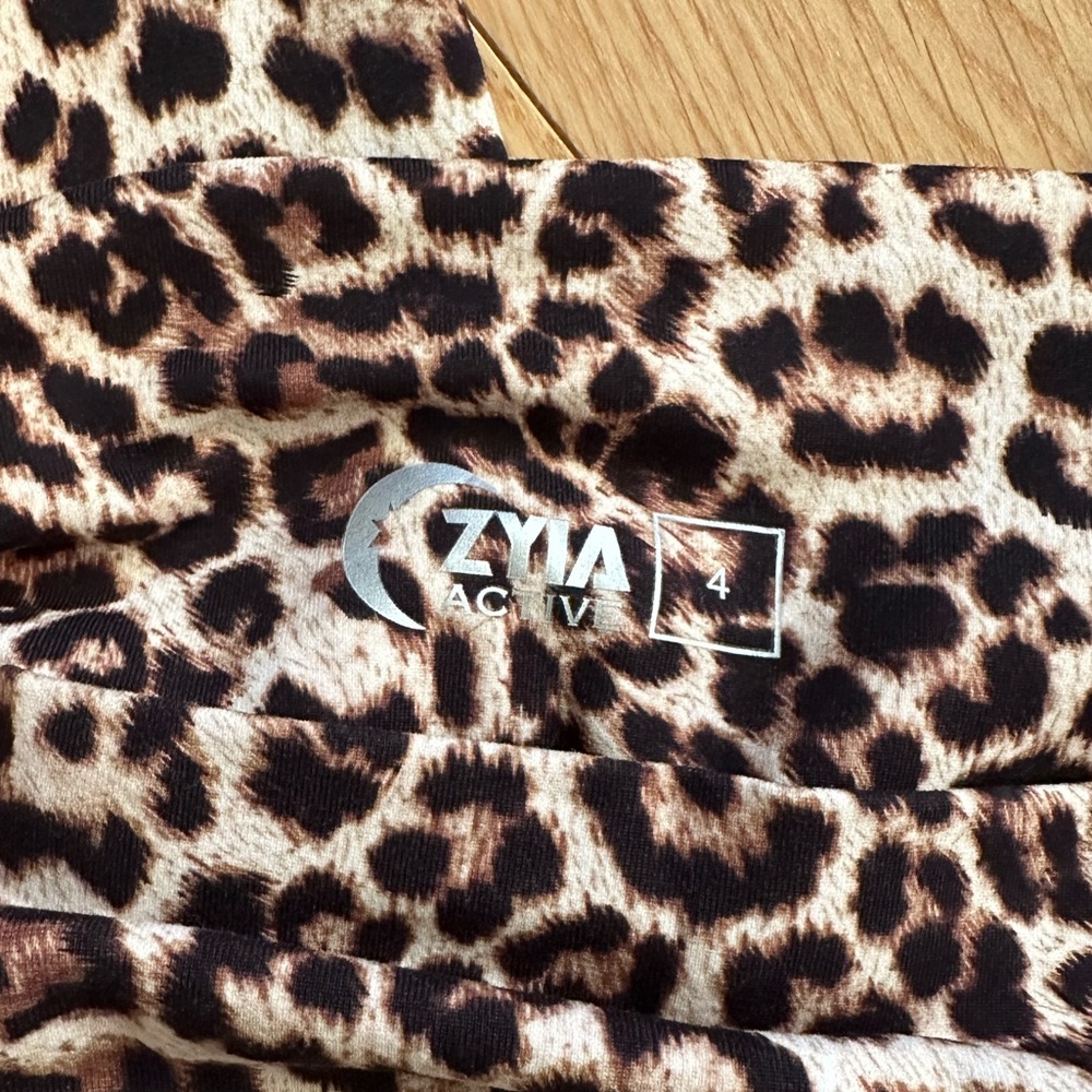 Zyia Active scrunch butt leggings - Picture 2 of 3